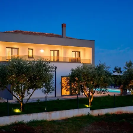 Borina - House In A Quiet Location By Istrabook Villa