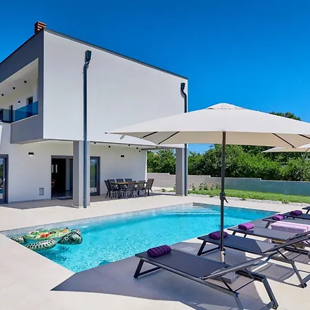Borina - House In A Quiet Location By Istrabook Villa