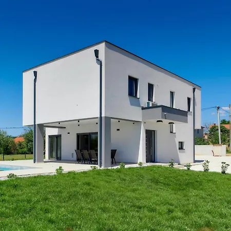 Borina - House In A Quiet Location By Istrabook * Marčana