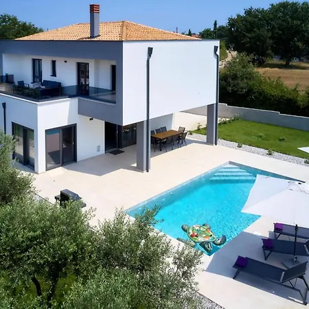 Borina - House In A Quiet Location By Istrabook Villa Marčana