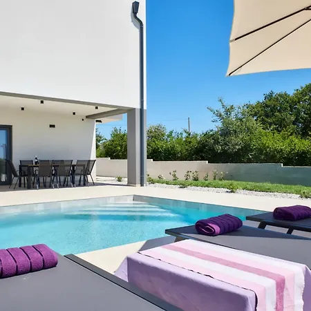 Borina - House In A Quiet Location By Istrabook Villa *
