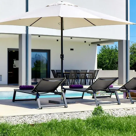Borina - House In A Quiet Location By Istrabook Villa *