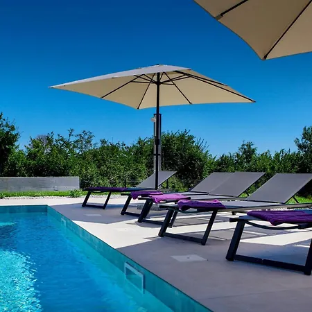 Borina - House In A Quiet Location By Istrabook Villa *