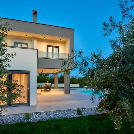 Borina - House In A Quiet Location By Istrabook Villa