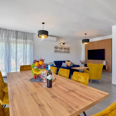 Borina - House In A Quiet Location By Istrabook Marčana
