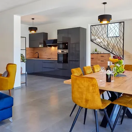 Villa Borina - House In A Quiet Location By Istrabook Marčana