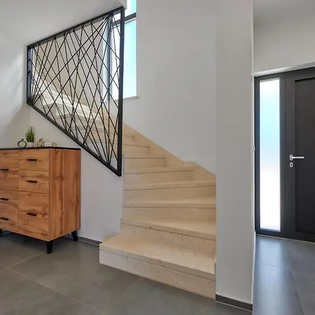 Borina - House In A Quiet Location By Istrabook Villa *