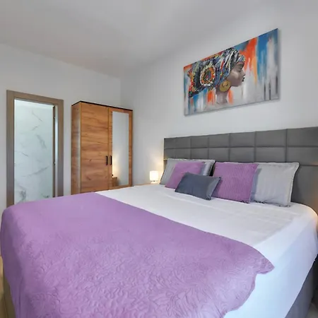 Borina - House In A Quiet Location By Istrabook Villa *